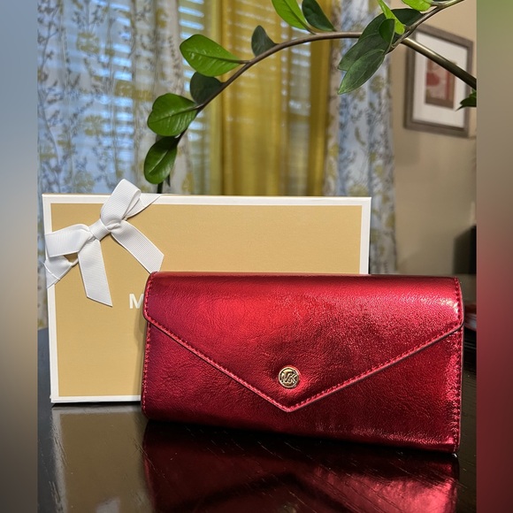 NEW Michael Kors Jet Set Travel Large Patent Envelope Wallet - Picture 1 of 6